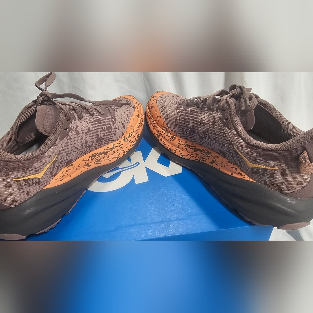 HOKA One Speedgoat 6 GTX Shoes Smoky Quartz 1155151-SZQ Women SZ 7 New With Box - Picture 5 of 7